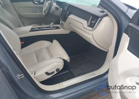 2022 Volvo Xc60 B5 Inscription z USA, uszkodzony, nr VIN YV4L12RL7N1020862